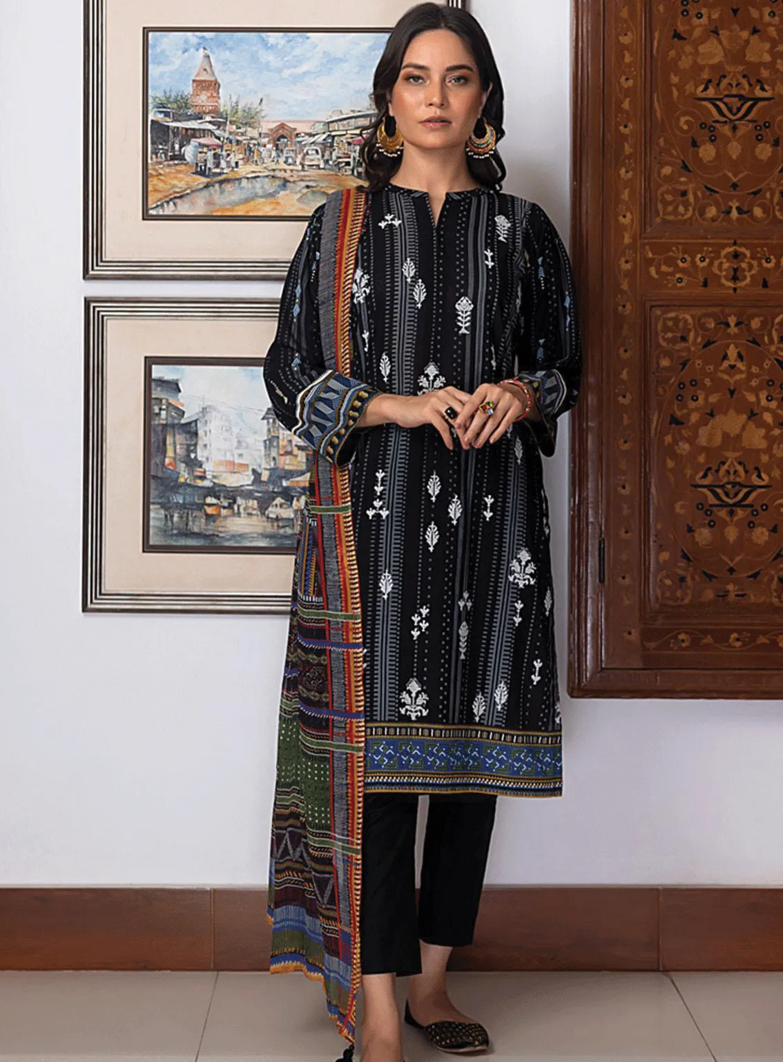 Lakhany Embroidered Lawn Unstitched 3 Piece Suit - LSM23SS LG-AA-0032