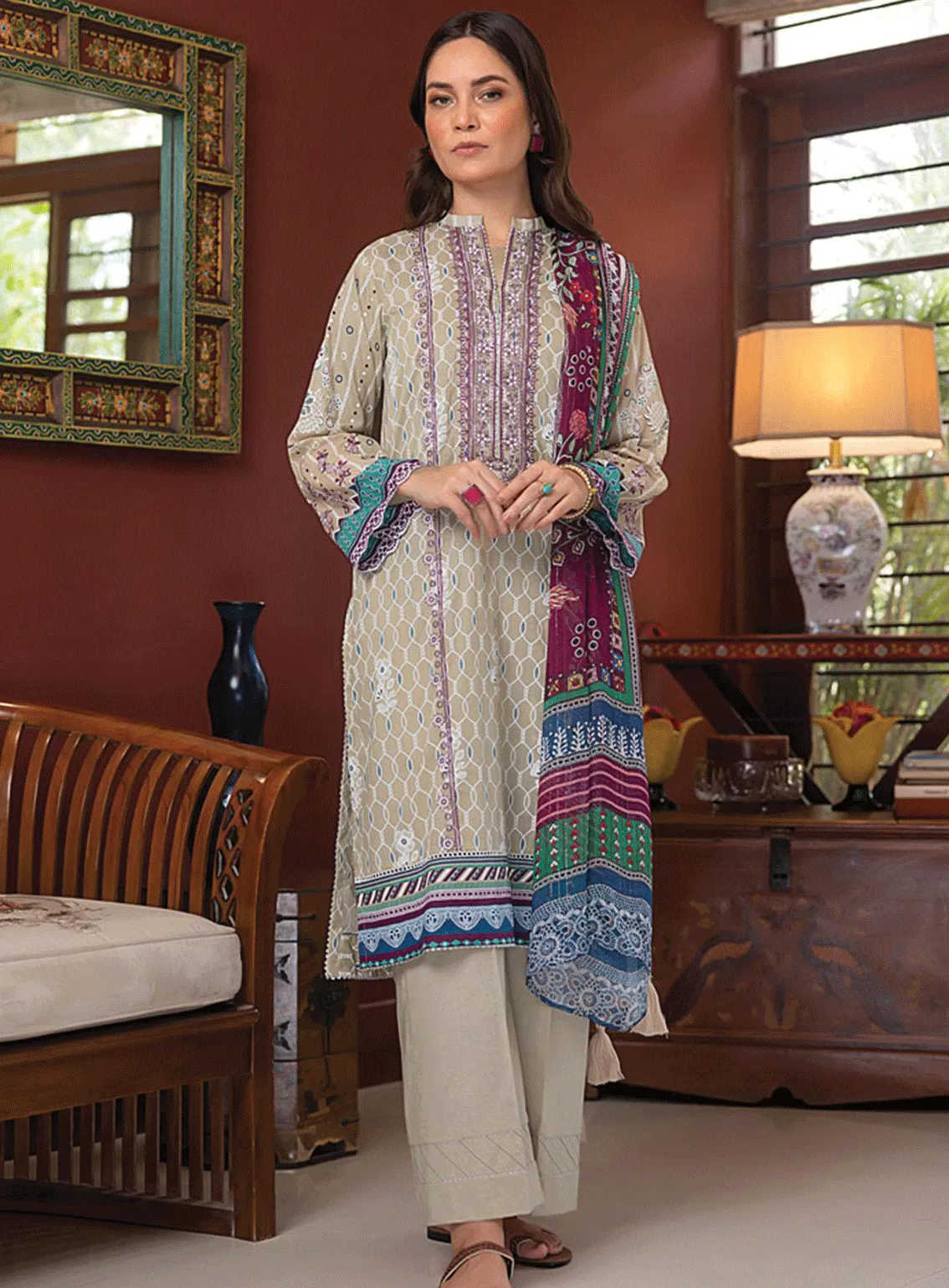 Lakhany Embroidered Lawn Unstitched 3 Piece Suit - LSM23SS LG-EA-0445