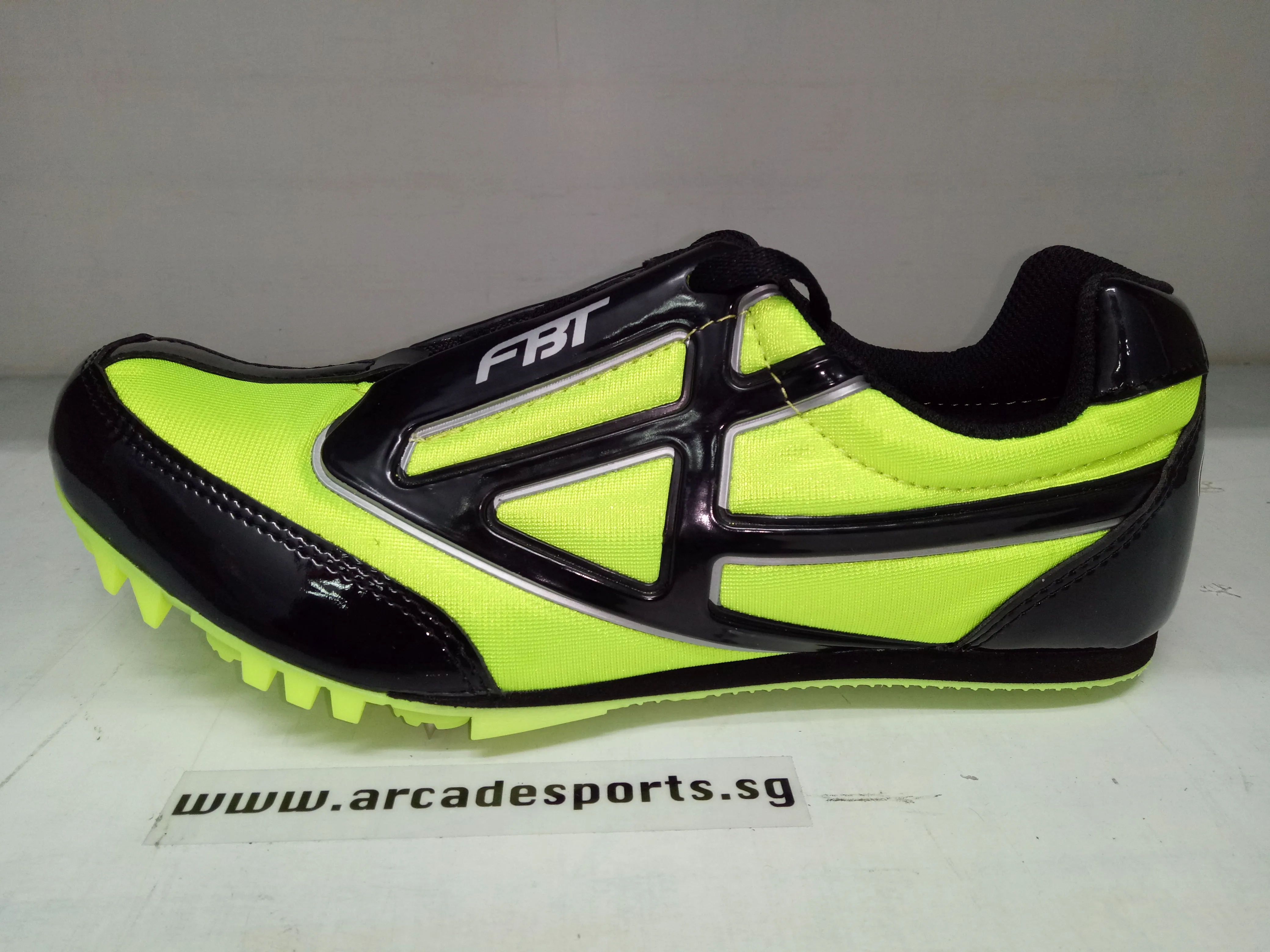 SPIKE SHOES - FBT LIGHTED +